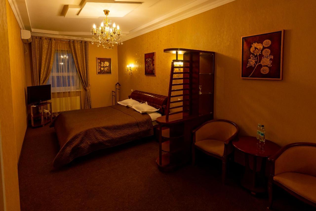 Sunrise Park Hotel Zaporizhia Ngoại thất bức ảnh